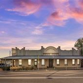 The Commercial Hotel