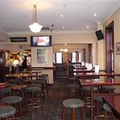 Town Hall Hotel, Newtown
