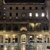 Customs House & Customs House Square