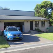 Kiama Downs neighbourhood - cul-de-sac + tennis court