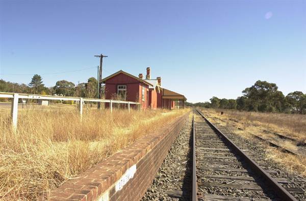 Lue Railway Station (1/03/2013 11:21:55 AM)