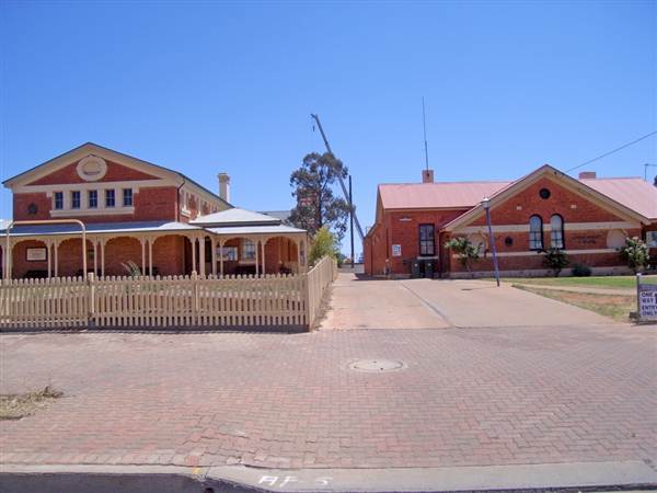 Cobar (4/03/2013 9:35:20 AM)