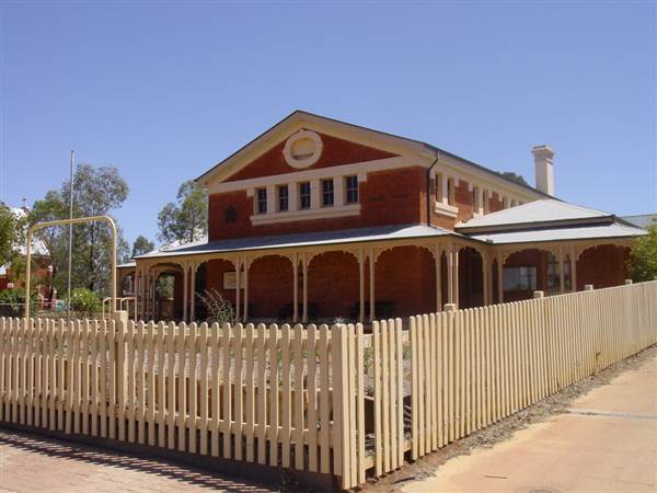 Cobar Court House and Police Station (4/03/2013 9:39:49 AM)