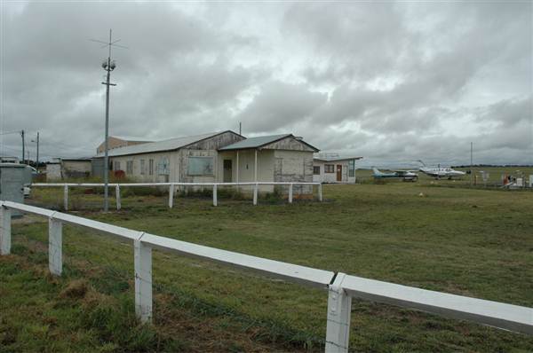 Goulburn Airport runway and exteriors (5/03/2013 11:11:53 AM)