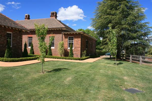 Petersons Armidale Winery & Guesthouse (9/03/2013 1:09:58 AM)