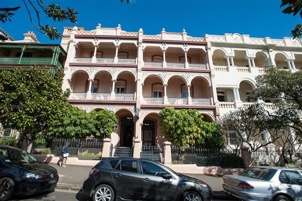 Period Buildings in Potts Point (10/03/2013 2:52:04 PM)