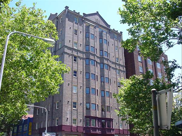 Apartment Buildings in Potts Point (10/03/2013 2:54:35 PM)