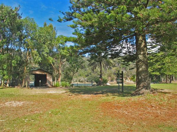Currawong Beach Cottages & Basin Campground -  Ku-ring-gai Chase National Park (10/03/2013 9:48:31 PM)