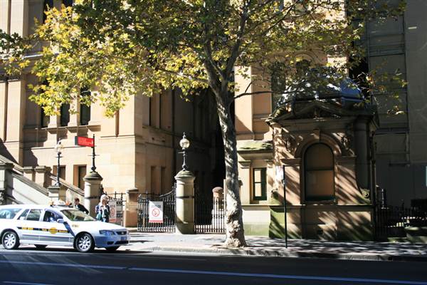 Sydney CBD - Macquarie Street (10/03/2013 9:55:56 PM)