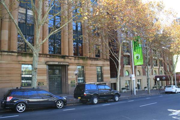 Sydney CBD - Macquarie Street (10/03/2013 9:57:14 PM)