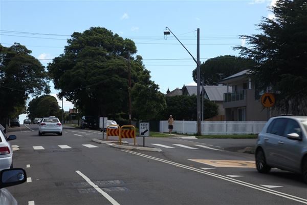 Willoughby residential road (14/03/2013)