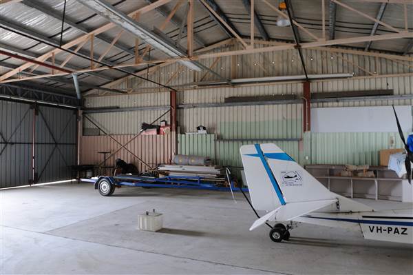 Goulburn Airport Carpark & Hangar 2 - Hangar 2 (25/07/2011 - Credits: Samuel Minton/SISE)