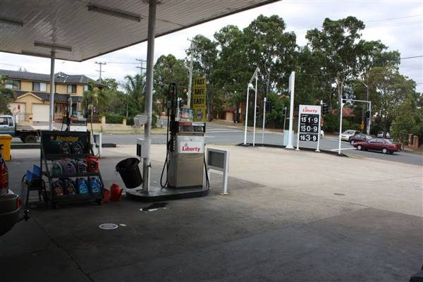 Liberty Service Station (6/02/2014 - Credits: Lisa Scope)