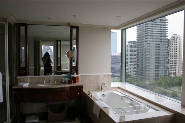 Shangri-La Hotel - Room 1307 (16/12/2006 - Credits: Lisa Scope)