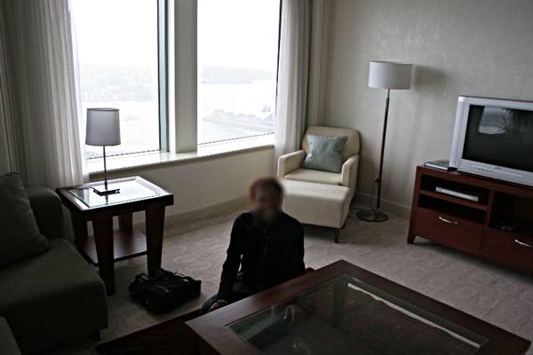 Shangri-La Hotel - Room 2907 (16/12/2006 - Credits: Lisa Scope)