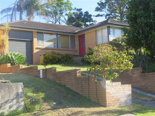 Kiama Downs neighbourhood - cul-de-sac + tennis court (7/12/2015 - Credits: Peter Hicks)