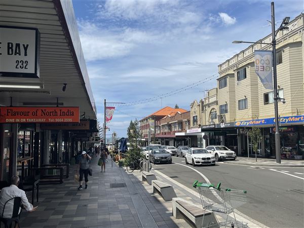 Coogee - Coogee Bay Rd - Coogee Bay Road (8/03/2021 - Credits: Cheryl Conway)
