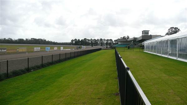 Menangle Park Paceway (28/02/2013 3:29:40 PM)