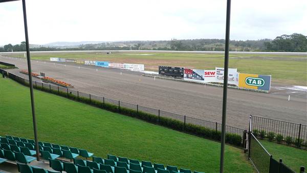 Menangle Park Paceway (28/02/2013 3:32:44 PM)
