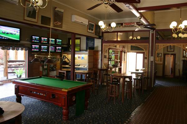 Mount Warning Hotel (28/02/2013 4:15:54 PM)