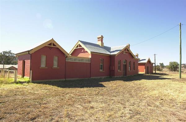 Lue Railway Station (1/03/2013 11:21:56 AM)