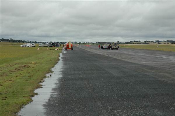 Goulburn Airport runway and exteriors (5/03/2013 11:11:55 AM)