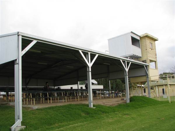 Hay Racecourse (5/03/2013 1:40:54 PM)