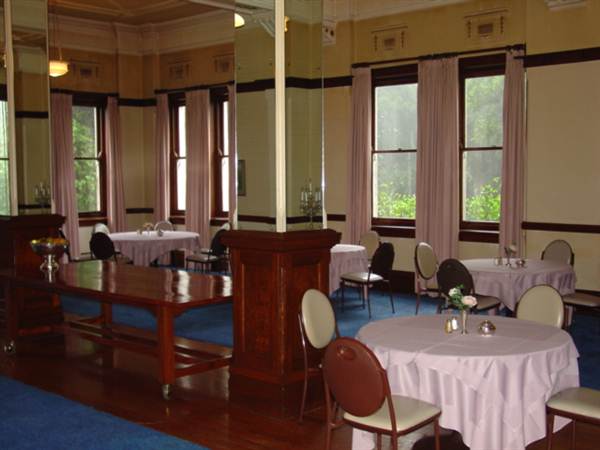 The Robertson Hotel (6/03/2013 1:39:39 PM)