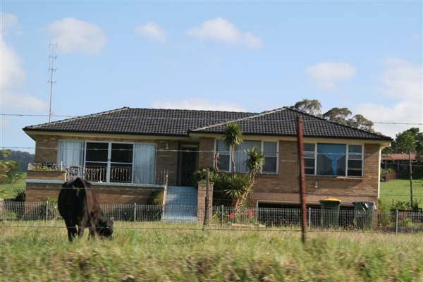Tullimbar Village (9/03/2013 10:13:03 PM)