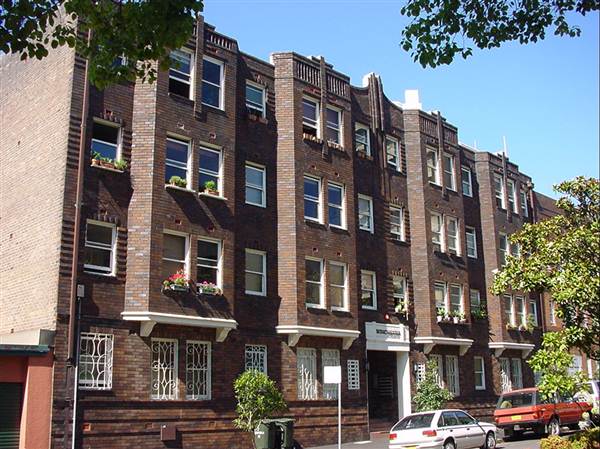 Apartment Buildings in Potts Point (10/03/2013 2:53:02 PM)