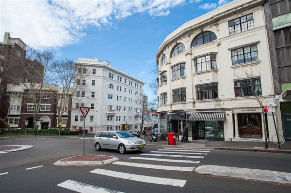 Period Buildings in Potts Point (10/03/2013 2:53:16 PM)