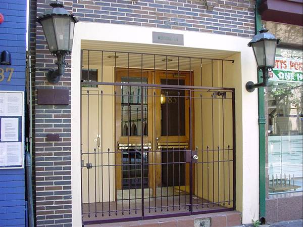 Apartment Buildings in Potts Point (10/03/2013 2:54:37 PM)