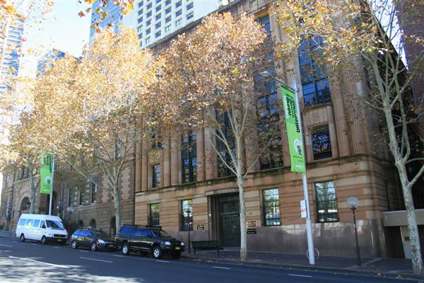 Sydney CBD - Macquarie Street (10/03/2013 9:56:59 PM)