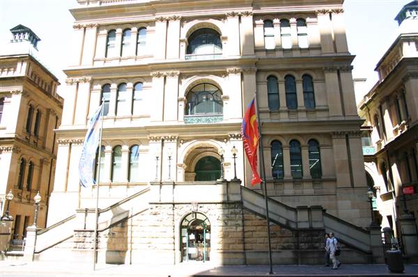 Sydney CBD - Macquarie Street (10/03/2013 10:01:37 PM)