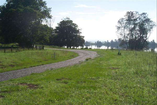 Riverbank Road (11/03/2013 1:14:53 PM)