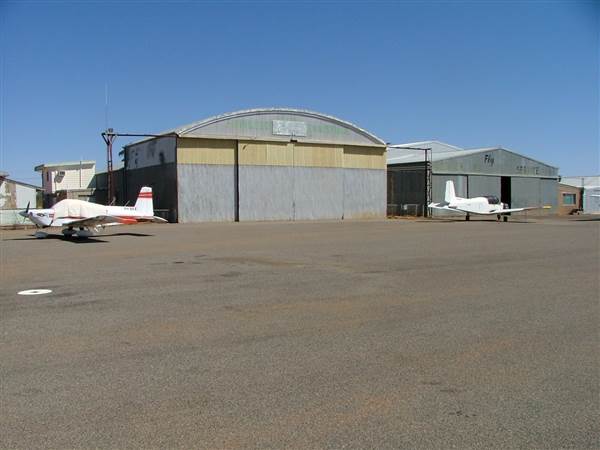 The Clive Bishop Medical Centre, Royal Flying Doctor Service - Broken Hill Airport (6/11/2006)