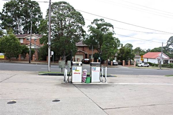Liberty Service Station (6/02/2014 - Credits: Lisa Scope)