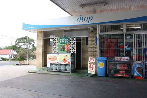 Liberty Service Station (6/02/2014 - Credits: Lisa Scope)