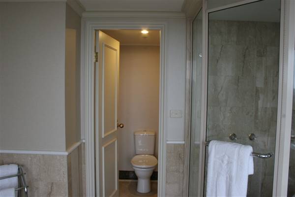 Shangri-La Hotel - Room 1307 (16/12/2006 - Credits: Lisa Scope)