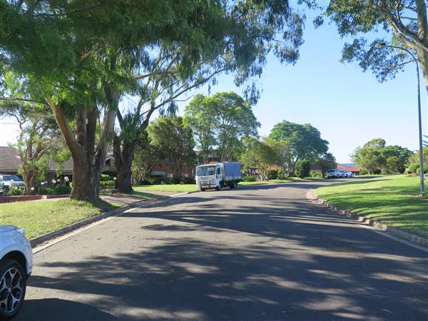 Kiama Downs neighbourhood - cul-de-sac 3 (7/12/2015)