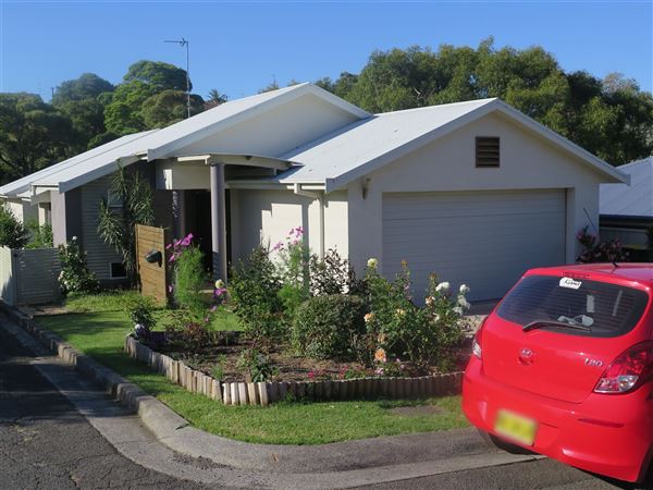 Kiama Downs neighbourhood - cul-de-sac + tennis court (7/12/2015 - Credits: Peter Hicks)