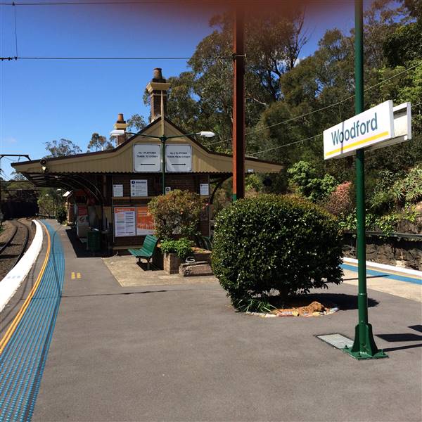 Woodford Railway Station (26/10/2016)