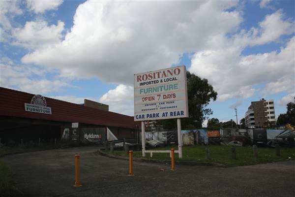 Gladstone Street cul-de-sac + abandoned parking lot (30/04/2017 - Credits: Lisa Scope)