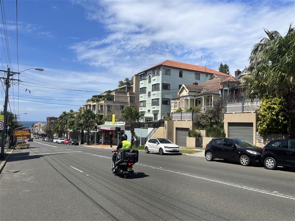 Coogee - Coogee Bay Rd - Coogee Bay Road (8/03/2021 - Credits: Cheryl Conway)
