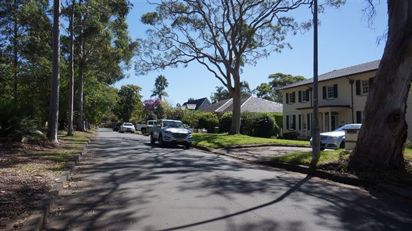 St Ives - Torokina Avenue streetscape (30/03/2018 - Credits: Mary Barltrop)