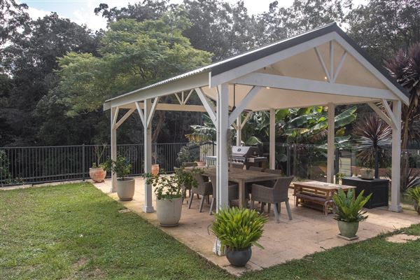 Lux & Tranquil Country Gem on 3.5 acres (1/05/2024 - Credits: submitted by: Matthew  Barnett)