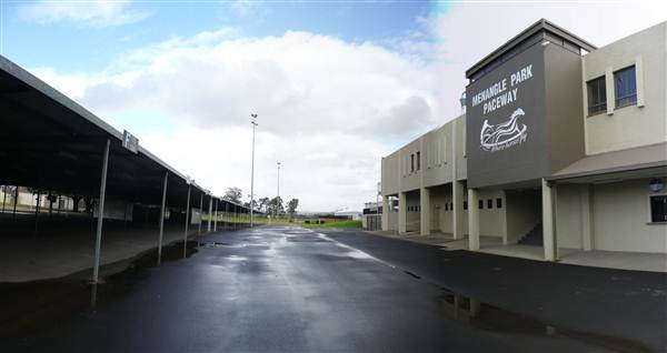 Menangle Park Paceway (28/02/2013 3:22:25 PM)