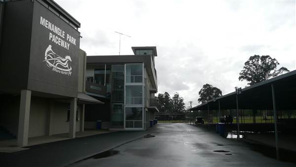 Menangle Park Paceway (28/02/2013 3:28:51 PM)