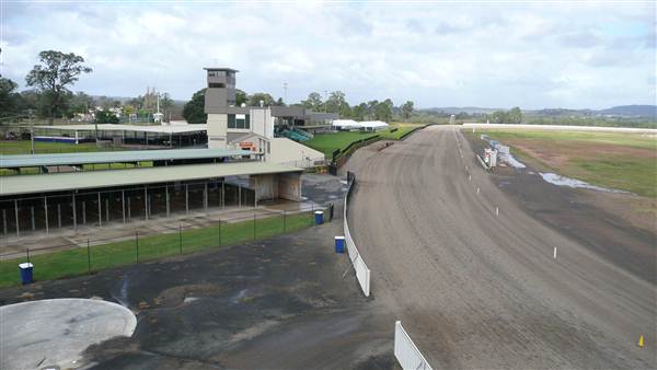 Menangle Park Paceway (28/02/2013 3:37:42 PM)