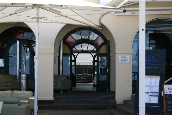 BONDI BEACH BUILDINGS (1/03/2013 11:02:41 AM)